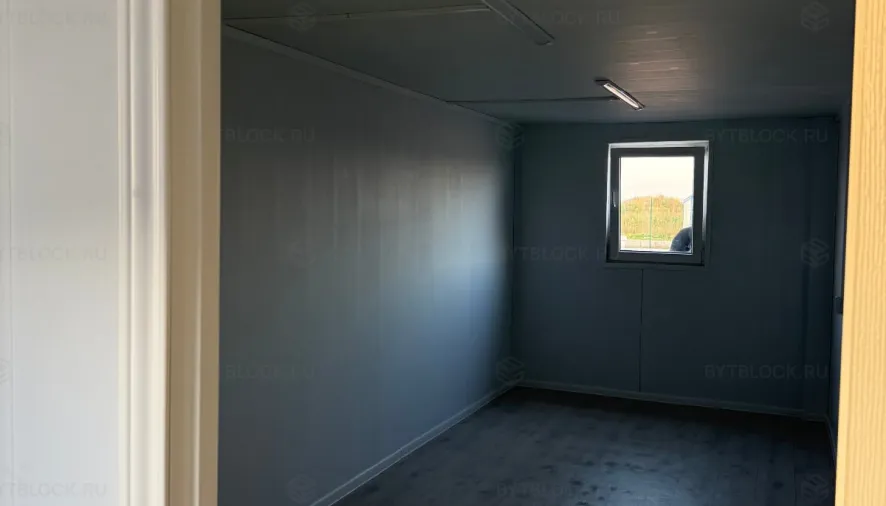 Модульное здание БытБлок из 7 контейнеров из сэндвич-панелей с санузлами внутри