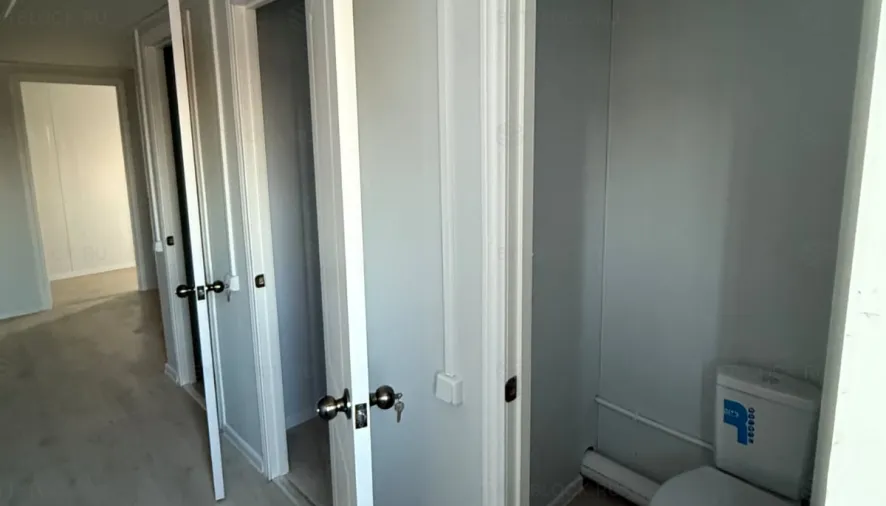 Модульное здание БытБлок из сэндвич-панелей с перегородками и окнами