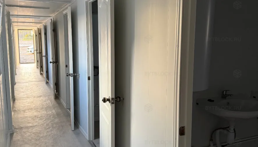 Модульное здание БытБлок из сэндвич-панелей утепленное с отделкой и дверями