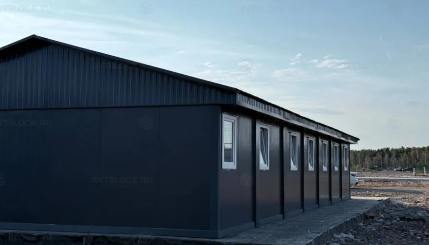 Модульное здание БытБлок из 7 контейнеров из сэндвич-панелей с 2 санузлами