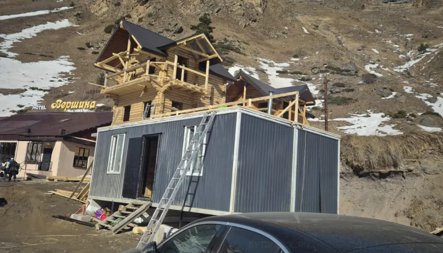 Блок-контейнер БытБлок с крыльцом на Эльбрусе